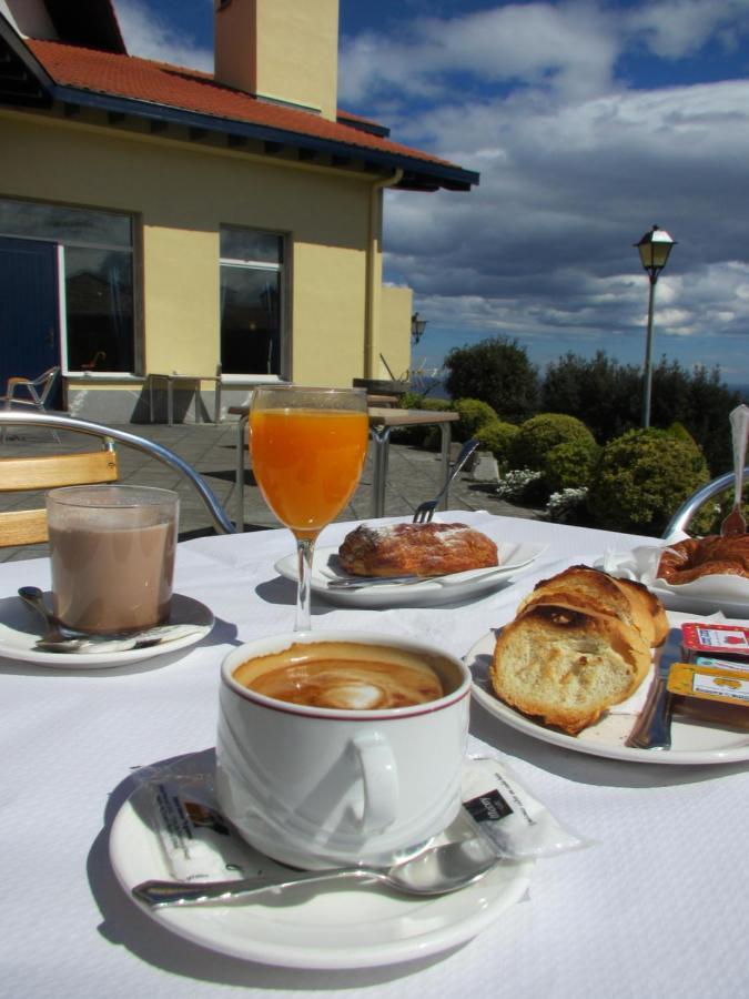 Hotel Ermintxo Ea Buitenkant foto